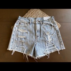 American Eagle 90’s boyfriend shorts
